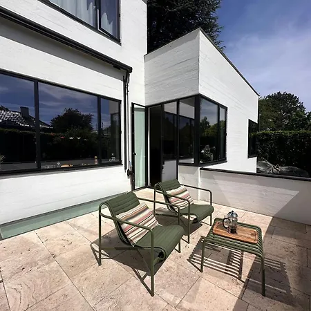 בית נופש Functionalist Near Svanemollen